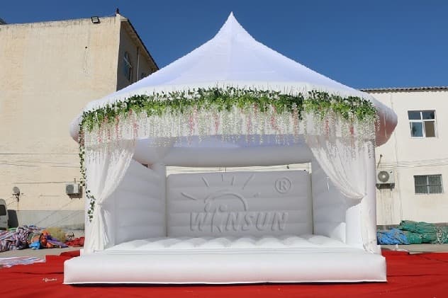Inflatable Wedding Themed Bouncy Castle for sale