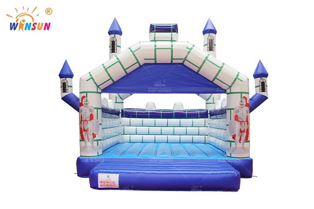 Inflatable jumping castle with knights (2)