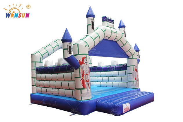 Inflatable jumping castle with knights (3)