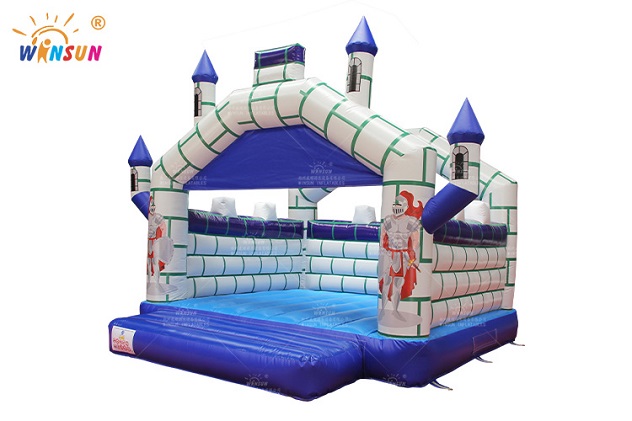 Inflatable jumping castle with knights (4)