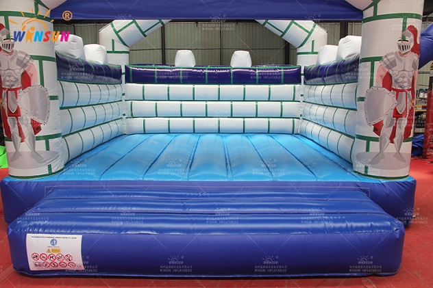 Inflatable jumping castle with knights (5)