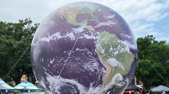WINSUN uses customized inflatable products to support the Earth Day event!