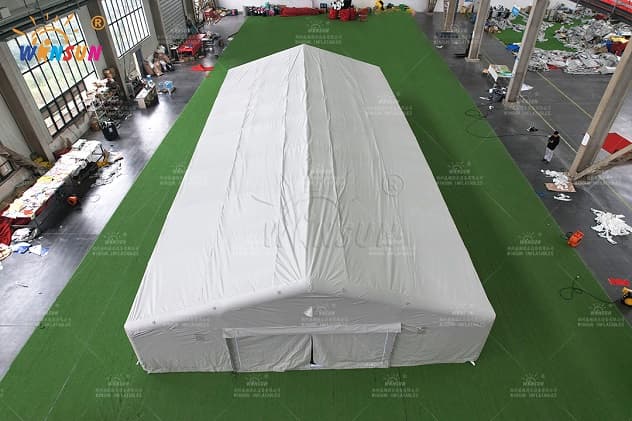 Modular inflatable tent with detachable roof and floor for field hospitals