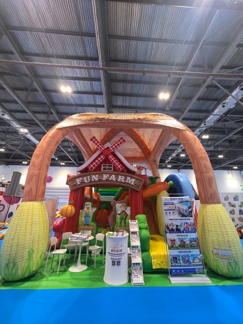Farm-themed airtight inflatable tent